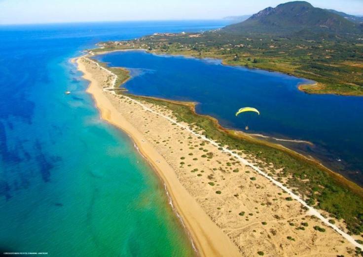 Tetraktys Estate Beachside Υδωρ Agios Matthaios  Екстер'єр фото